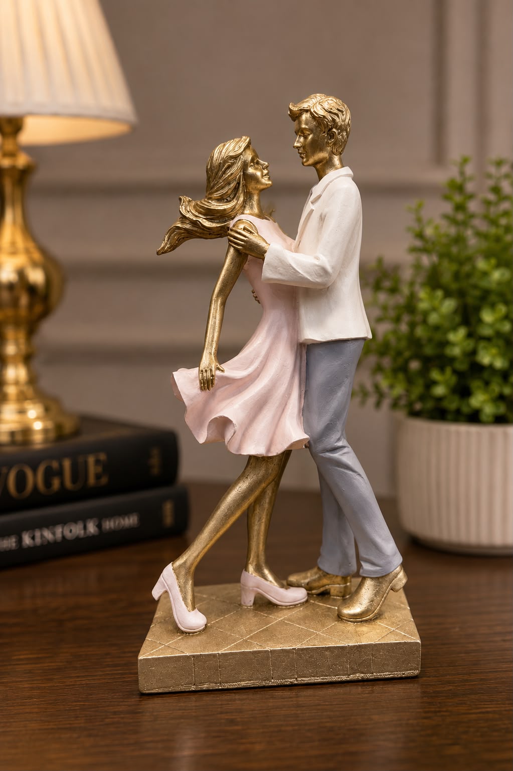 Elegant Romantic Couple Figurine – Gold & White Love Sculpture
